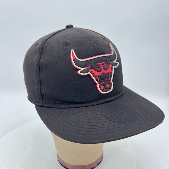 Ultra Game Chicago Bulls Logo NBA Classic Black Red Snapback Hat - Picture 7 of 10
